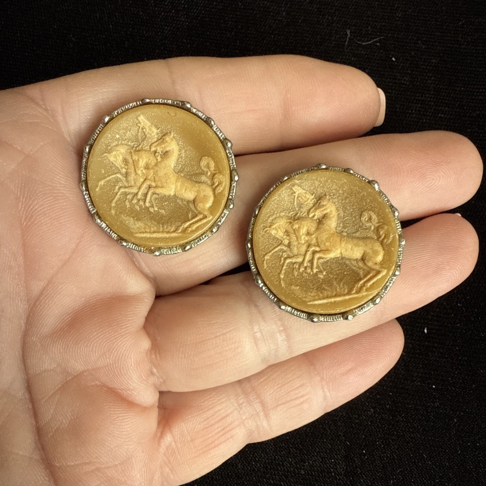 Vintage Dante Brown Centaur Cameo Silver Tone Cufflinks. 4081